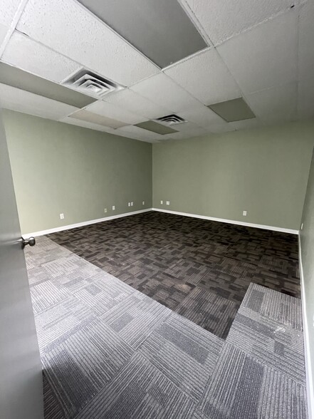 2981 Simpson Rd, Richmond, BC for sale - Interior Photo - Image 3 of 8