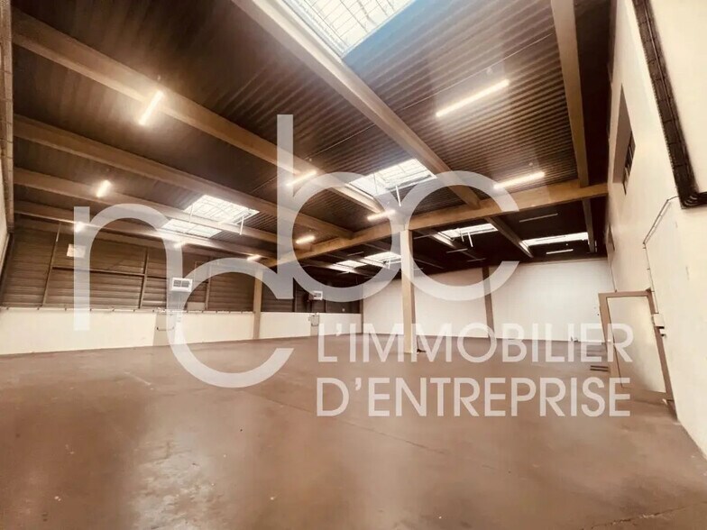 Flex in Vaulx-en-Velin for lease - Interior Photo - Image 2 of 12