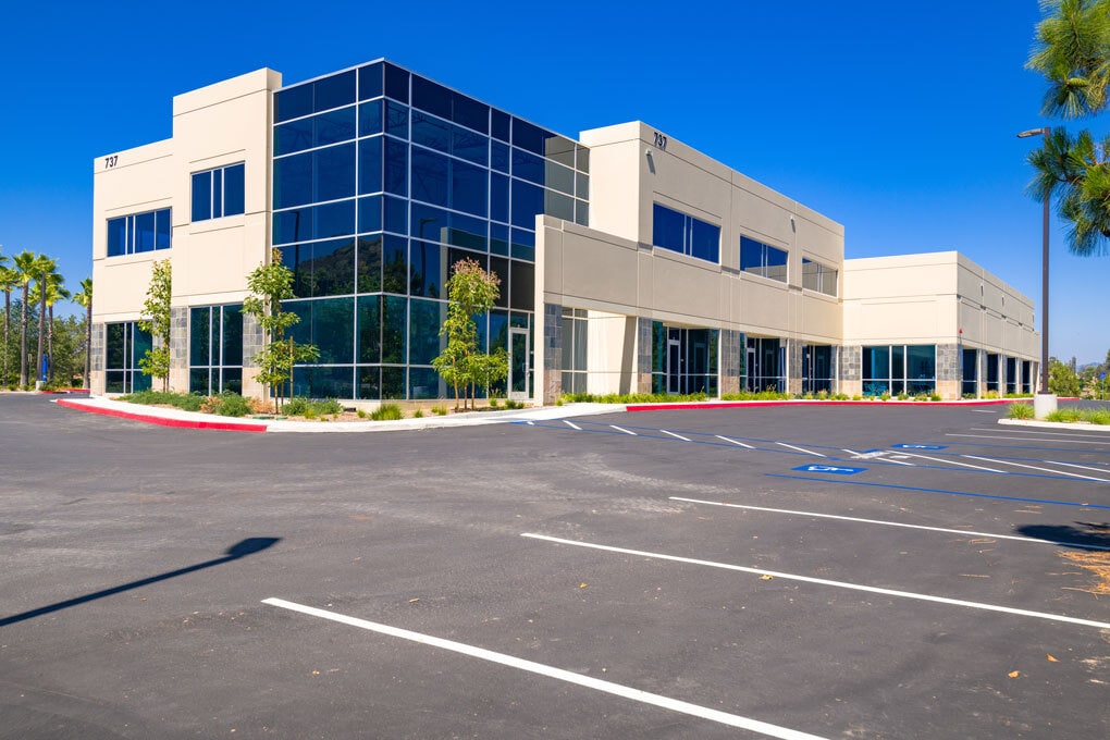 737, 747, 777 Windy Point Drive portfolio of 2 properties for sale on LoopNet.com Building Photo- Image 1 of 6