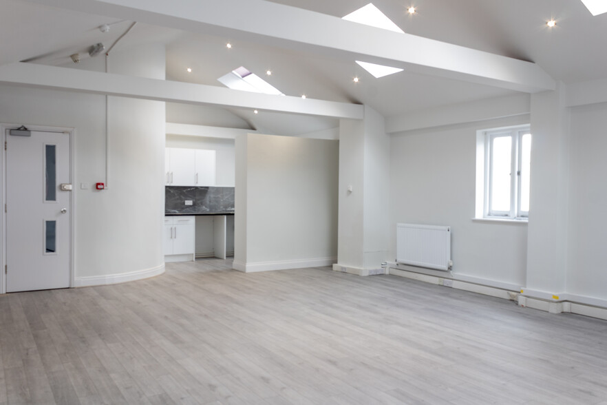 8 Celbridge Mews, London for lease - Interior Photo - Image 3 of 10