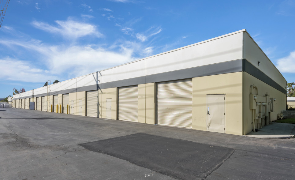 5450 Complex St, San Diego, CA for lease - Building Photo - Image 2 of 4