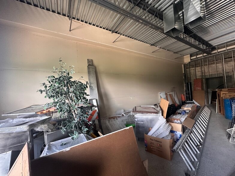 8184-8198 N Dixie Hwy, Newport, MI for lease - Interior Photo - Image 3 of 8