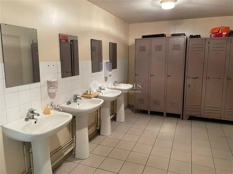 Flex in Bourges for lease - Interior Photo - Image 2 of 6