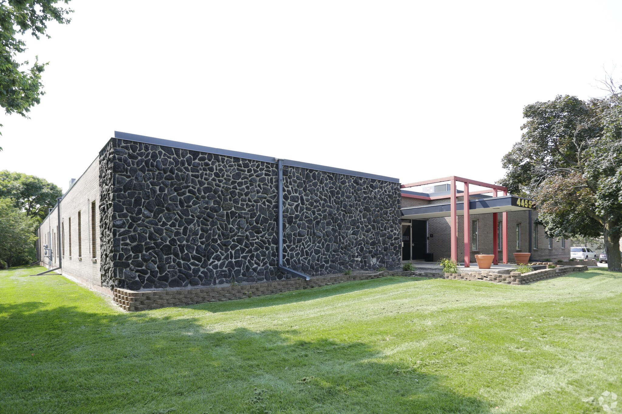 4455 W 77th St, Edina, MN for sale Primary Photo- Image 1 of 1