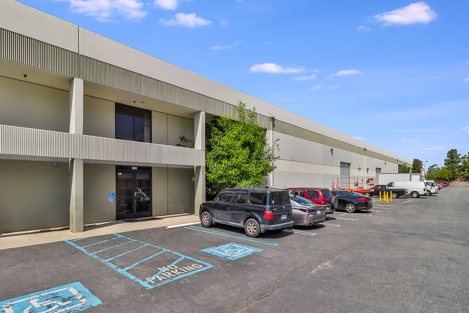 10951 Pendleton St, Sun Valley, CA for lease Building Photo- Image 1 of 14