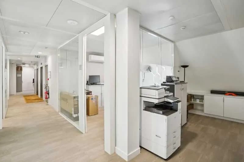 Office in Paris for lease - Building Photo - Image 2 of 10