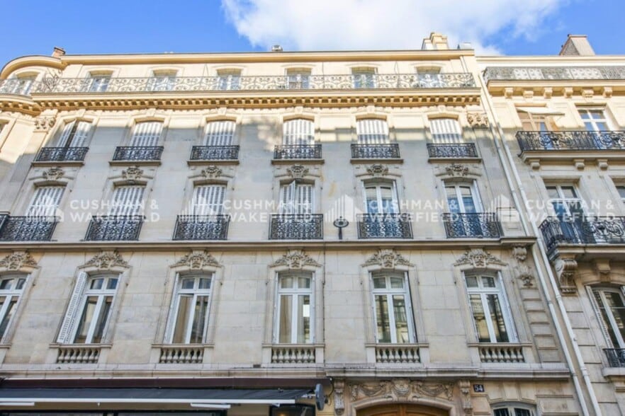 54 Rue De Ponthieu, Paris for lease - Building Photo - Image 2 of 3