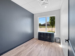 15105 Crown At Lone Oak Rd, Edmond, OK for lease Interior Photo- Image 1 of 15