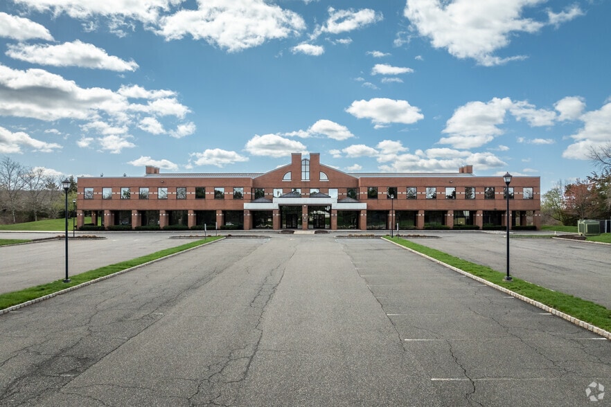 2 Crossroads Dr, Bedminster, NJ for lease - Building Photo - Image 3 of 9