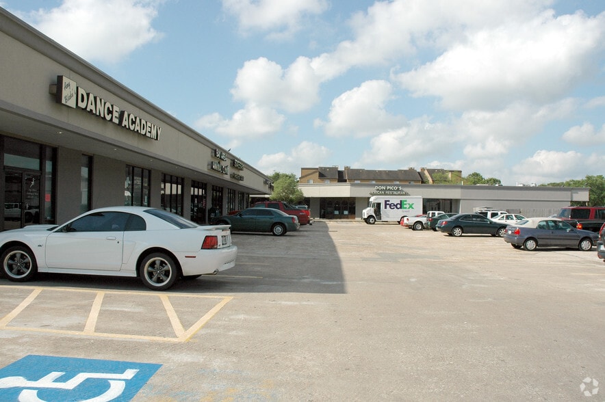 2102-2150 Bay Area Blvd, Houston, TX for lease - Building Photo - Image 2 of 5