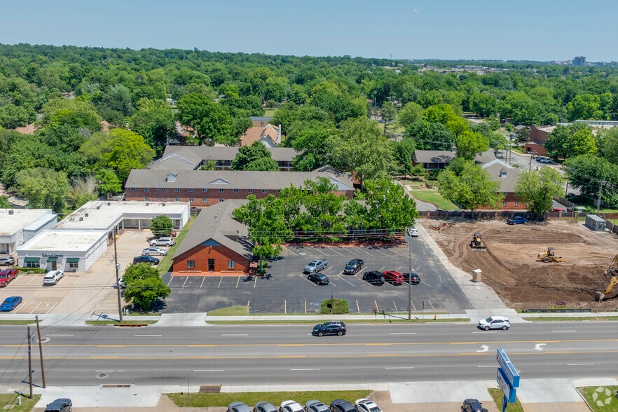 4835 S Peoria Ave, Tulsa, OK for lease - Building Photo - Image 3 of 6