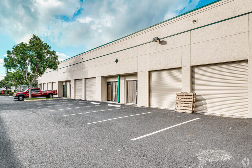 1100 Barnett Dr, Lake Worth, FL for lease - Building Photo - Image 3 of 5