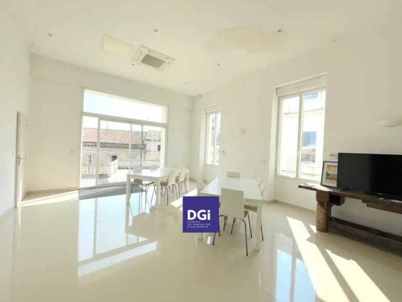 Office in Nîmes for lease - Building Photo - Image 3 of 8