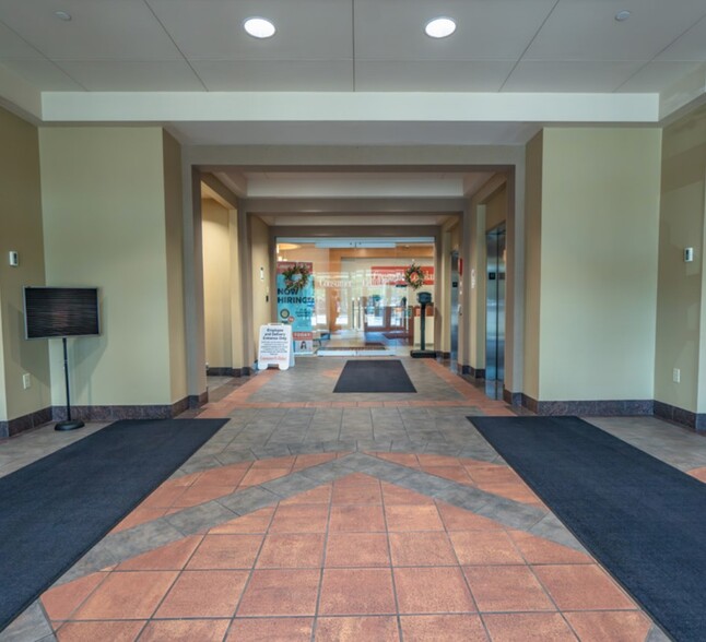 5200 Commerce Crossings Dr, Louisville, KY for lease - Lobby - Image 2 of 4