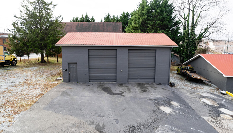 223-225 N Lamar St, Roxboro, NC for lease - Building Photo - Image 2 of 7