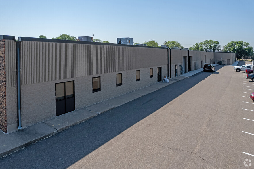 7920-7958 NE University Ave, Fridley, MN for lease - Building Photo - Image 3 of 4