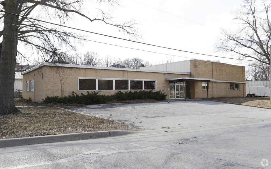 425 Main St, Platte City, MO, 64079 Freestanding Property For Sale