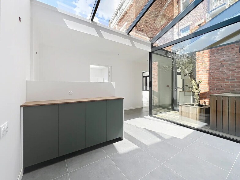 Office in La Madeleine for lease - Interior Photo - Image 1 of 9