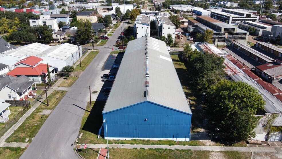 305 Velasco, Houston, TX for lease - Building Photo - Image 2 of 7