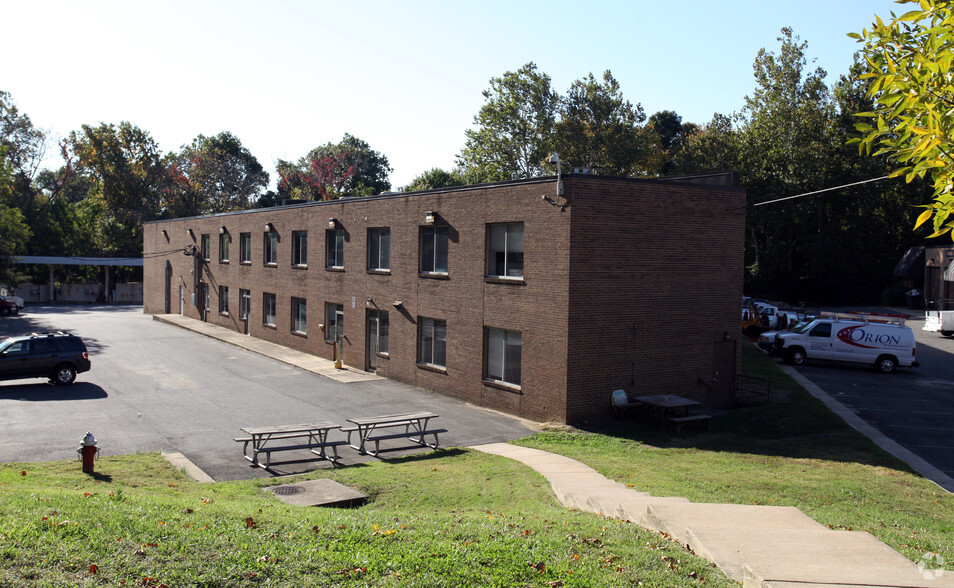 7043 Wimsatt Rd, Springfield, VA for lease - Primary Photo - Image 1 of 6