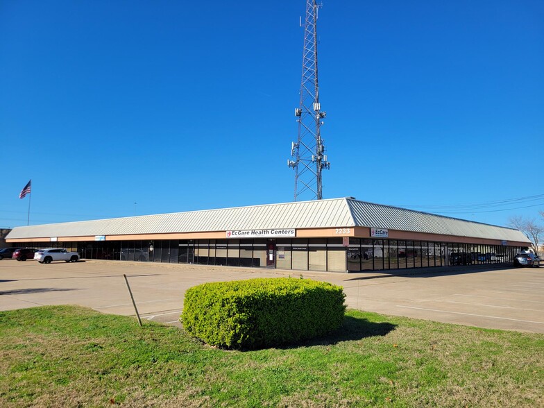 2233 E Grauwyler Rd, Irving, TX for lease - Building Photo - Image 1 of 6