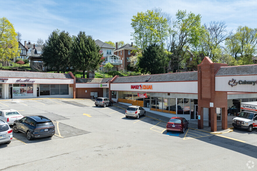 400-434 E Pittsburgh St, Greensburg, PA for lease - Building Photo - Image 2 of 11