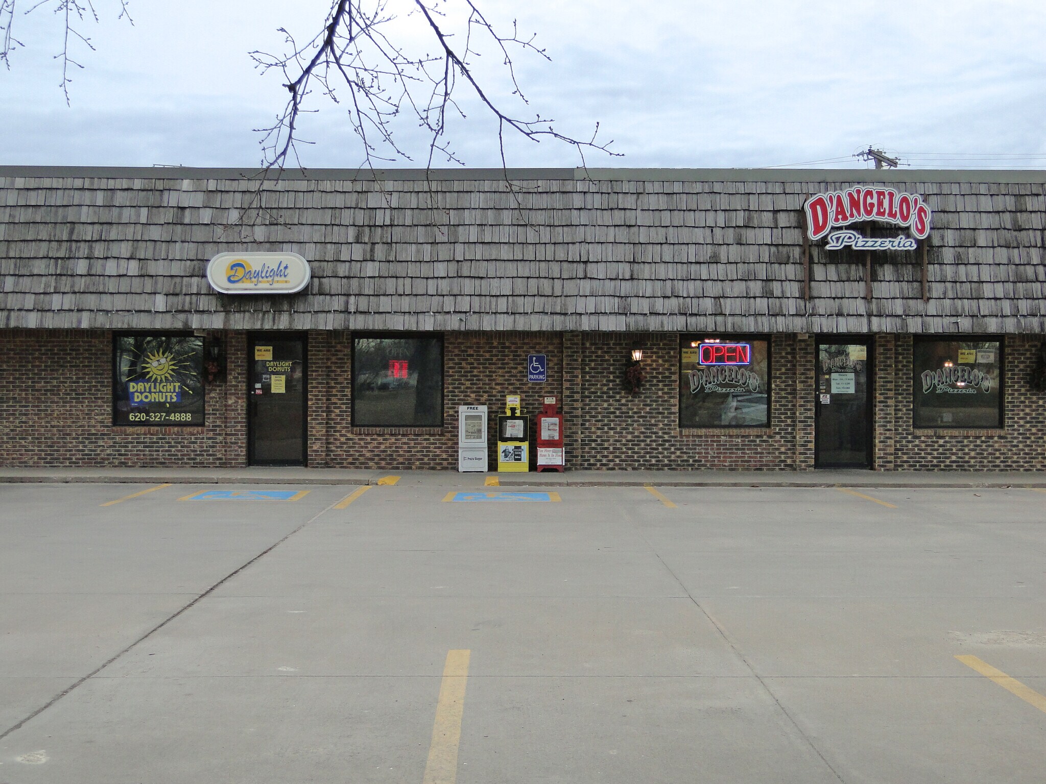 349-351 N Old US Highway 81, Hesston, KS for sale Building Photo- Image 1 of 1