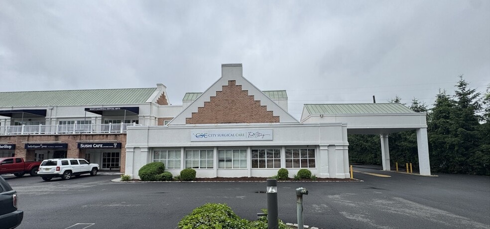 555 Passaic Ave, West Caldwell, NJ for lease - Building Photo - Image 2 of 3