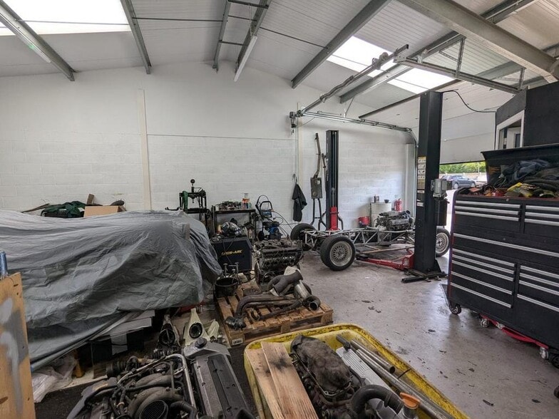 Unit 19, Hurstfold Industrial Estate, Fernhurst, Fernhurst for lease - Building Photo - Image 2 of 4