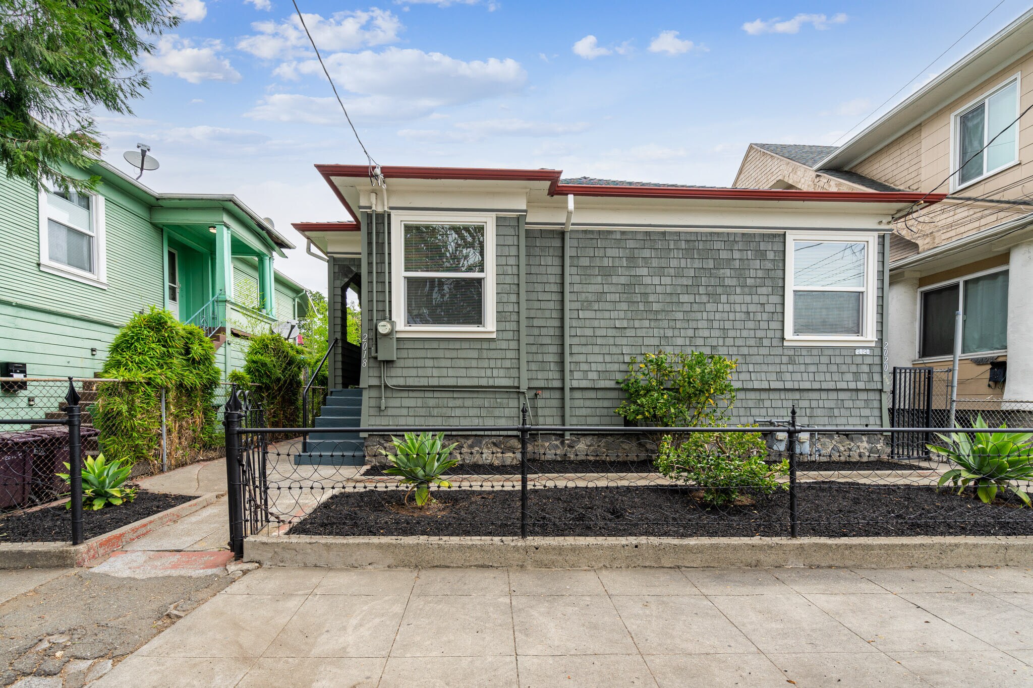 2018 E 15th St, Oakland, CA for sale Primary Photo- Image 1 of 1