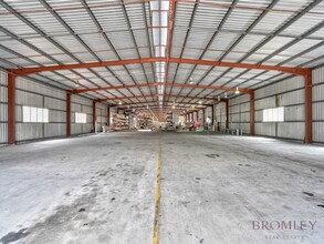 74-76 Magnesium Dr, Crestmead for lease Interior Photo- Image 1 of 10