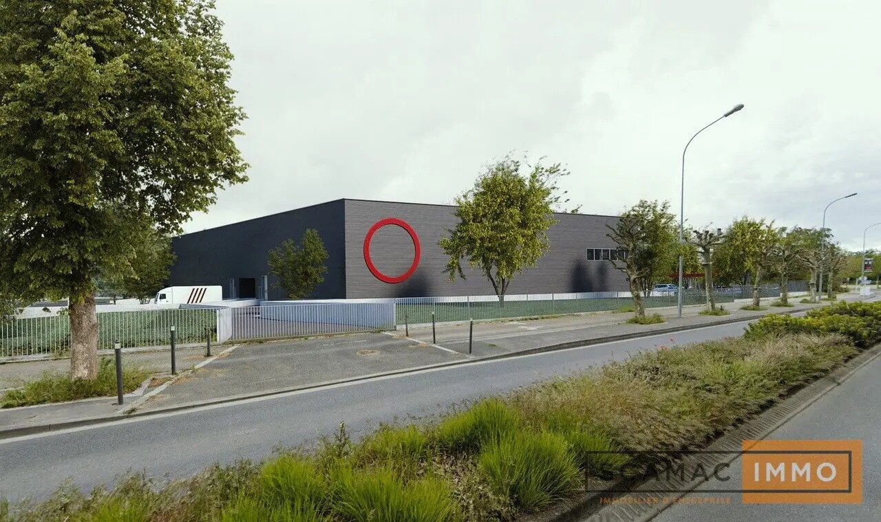 Industrial in Noiseau for lease Building Photo- Image 1 of 21