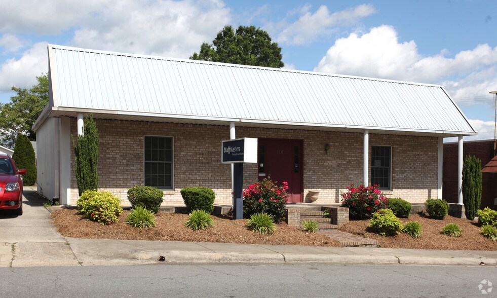110 N Franklin St, Madison, NC for sale - Primary Photo - Image 1 of 1