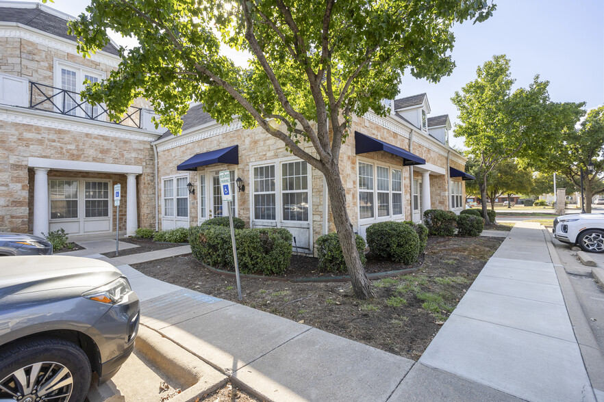 5445 Basswood Blvd, Fort Worth, TX for lease - Building Photo - Image 1 of 9