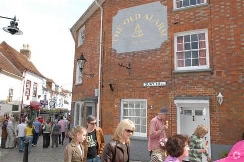 8 Quay Hl, Lymington for sale Primary Photo- Image 1 of 1