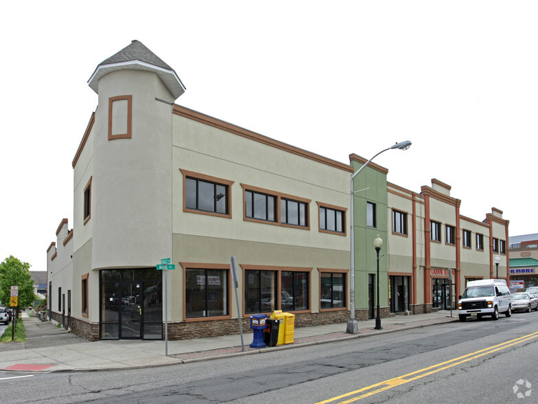 1038 Main Ave, Clifton, NJ for lease - Primary Photo - Image 1 of 1