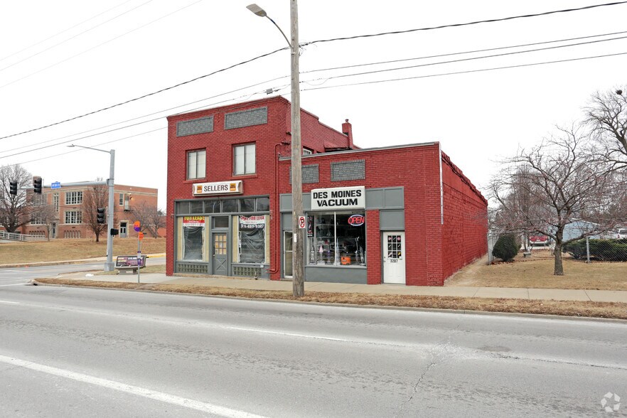 3205-3207 SW 9th St, Des Moines, IA for lease - Building Photo - Image 2 of 3
