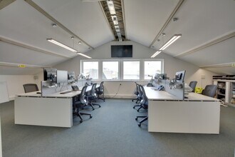 Spindle Way, Crawley for lease Interior Photo- Image 2 of 4