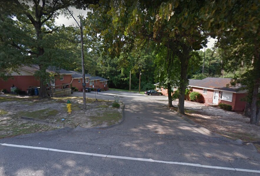 215 Longview Dr, Fayetteville, NC 28311