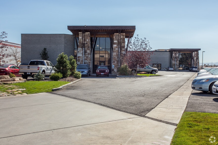 847 North Pointe Cir, North Salt Lake, UT for lease - Primary Photo - Image 1 of 3