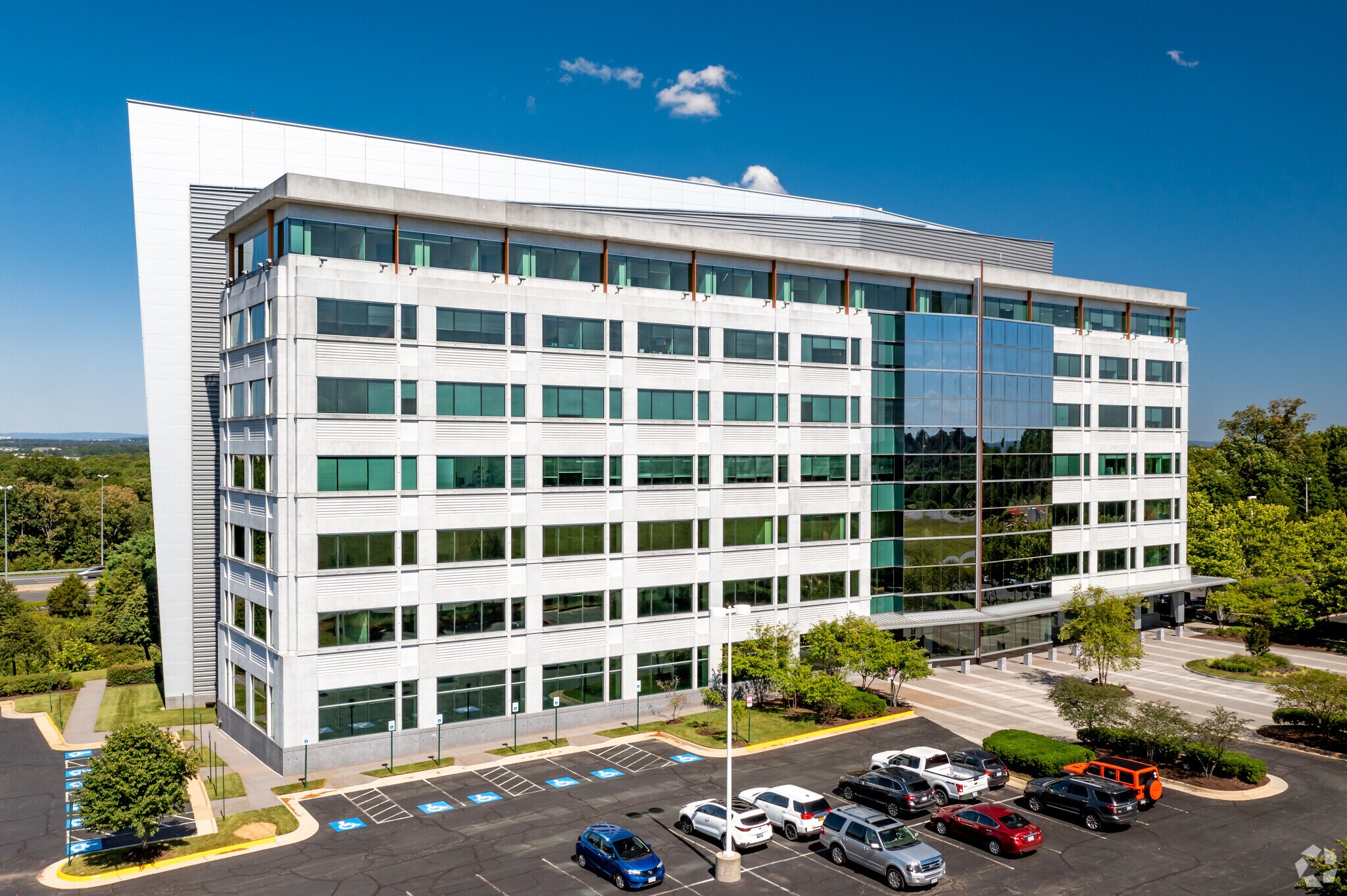 21000 Atlantic Blvd, Dulles, VA for lease Primary Photo- Image 1 of 24