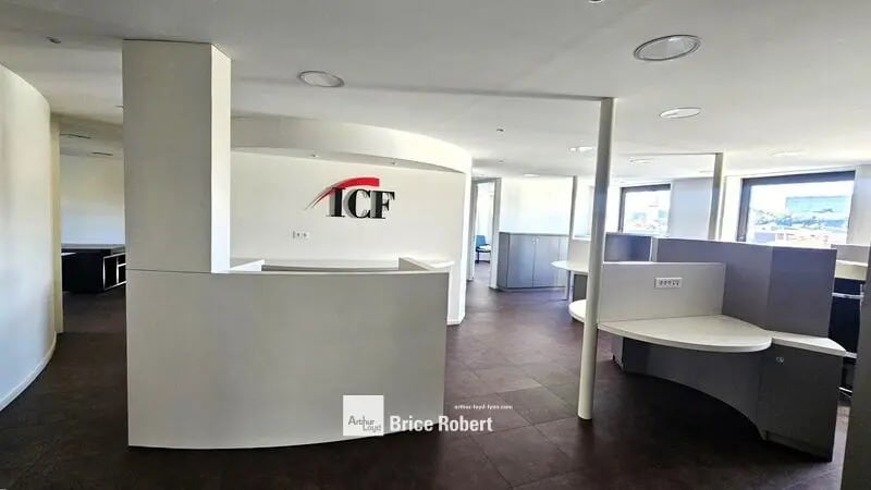 Office in Lyon for sale - Interior Photo - Image 2 of 9