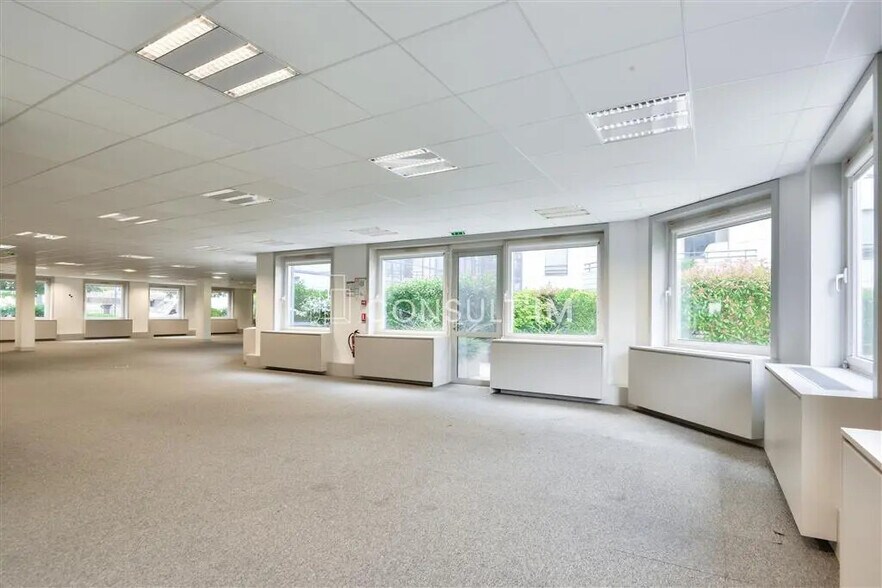 Office in Suresnes for sale - Building Photo - Image 3 of 9