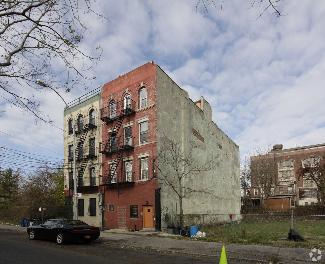 1967 Bergen St, Brooklyn, NY 11233 | LoopNet