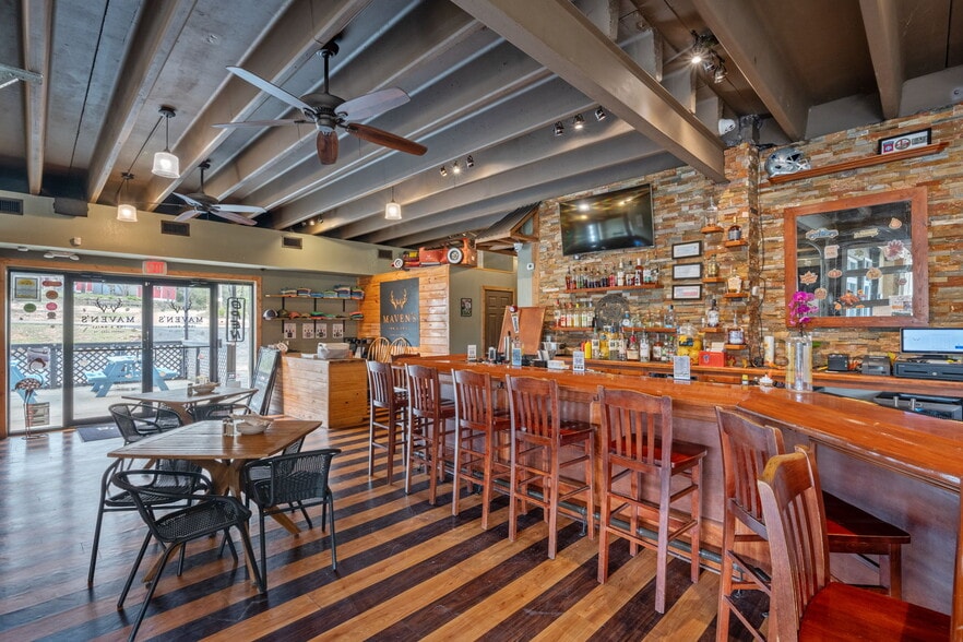 Canyon Lake Investment Property portfolio of 2 properties for sale on LoopNet.com - Interior Photo - Image 2 of 12