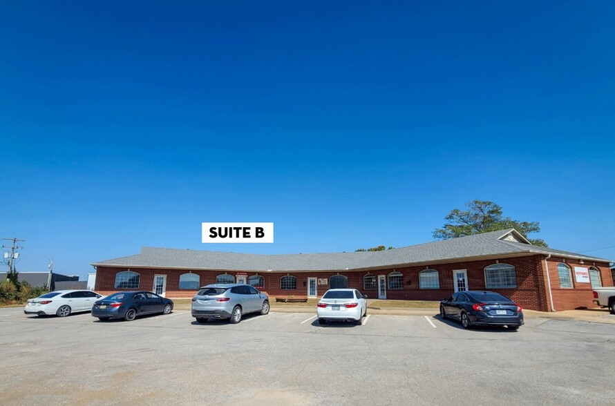 620 E Henri De Tonti Blvd, Springdale, AR for lease - Building Photo - Image 1 of 6