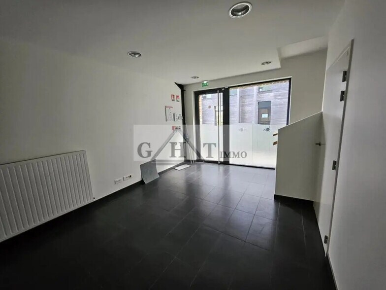 Office in Moissy-Cramayel for lease - Interior Photo - Image 1 of 6