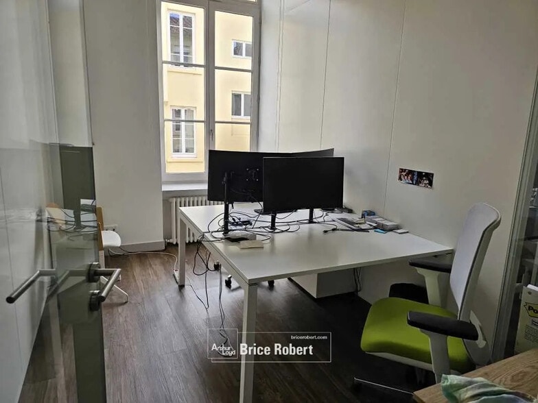 Office in Lyon for lease - Interior Photo - Image 1 of 6