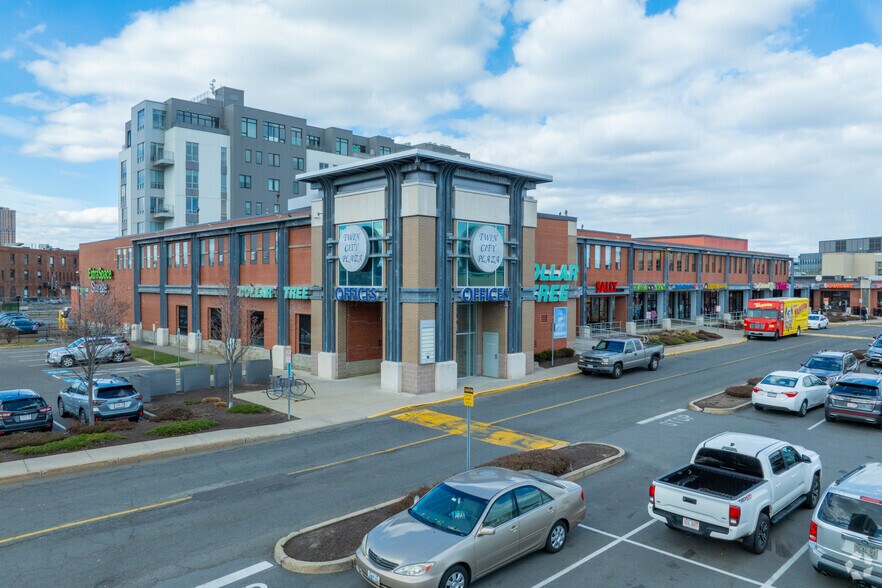 14-22 McGrath Hwy, Somerville, MA for lease - Building Photo - Image 1 of 9