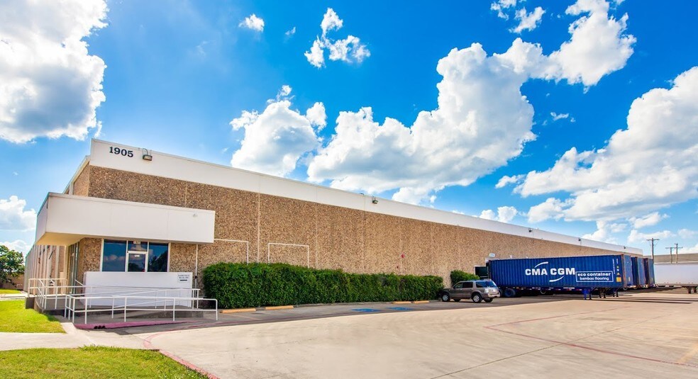 1905 110th St, Grand Prairie, TX for sale - Primary Photo - Image 1 of 1
